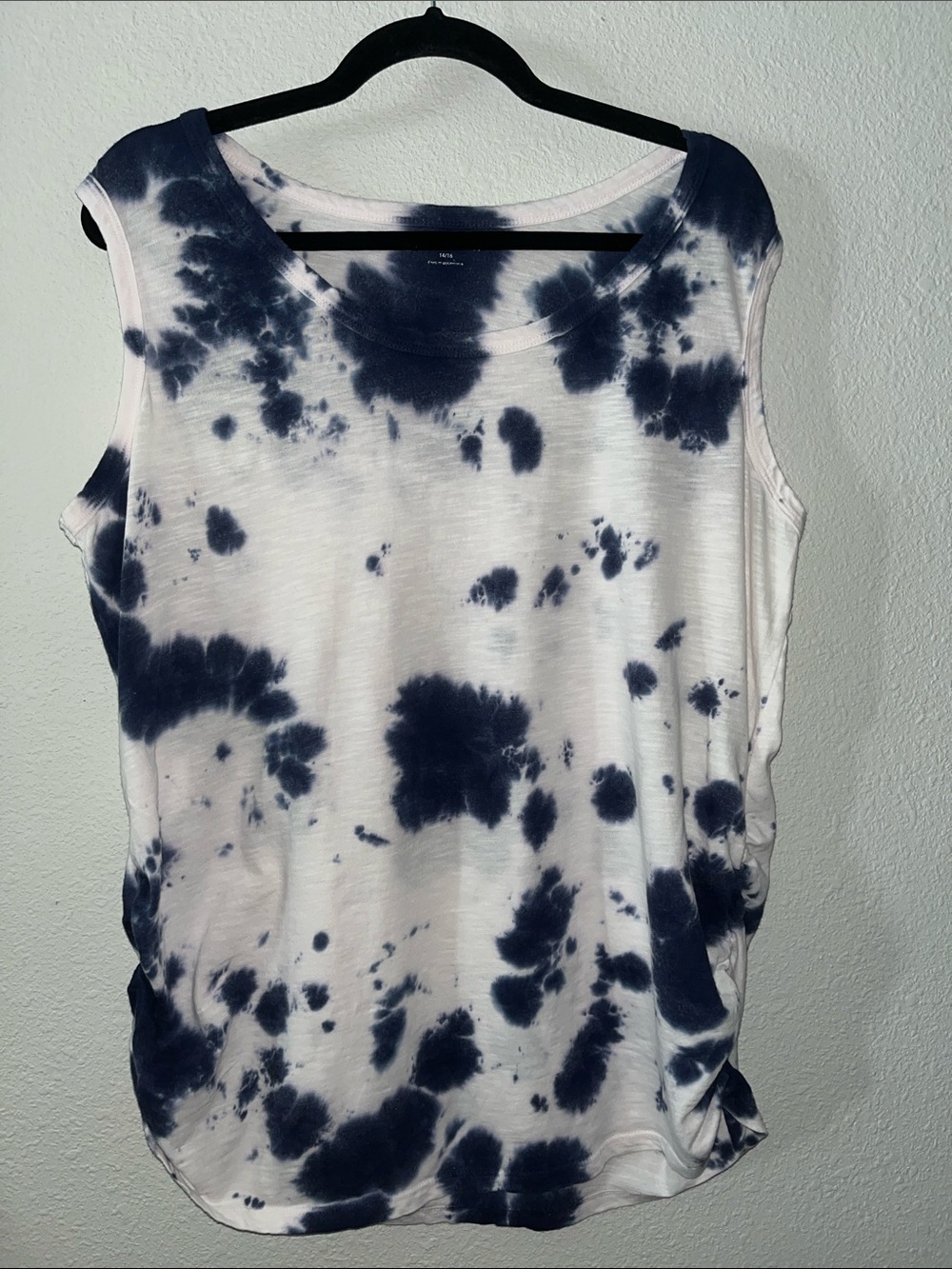 Lane Bryant Navy & White Tie-Dye Scoop Neck Tank
Ruched sides
Sz  14/16